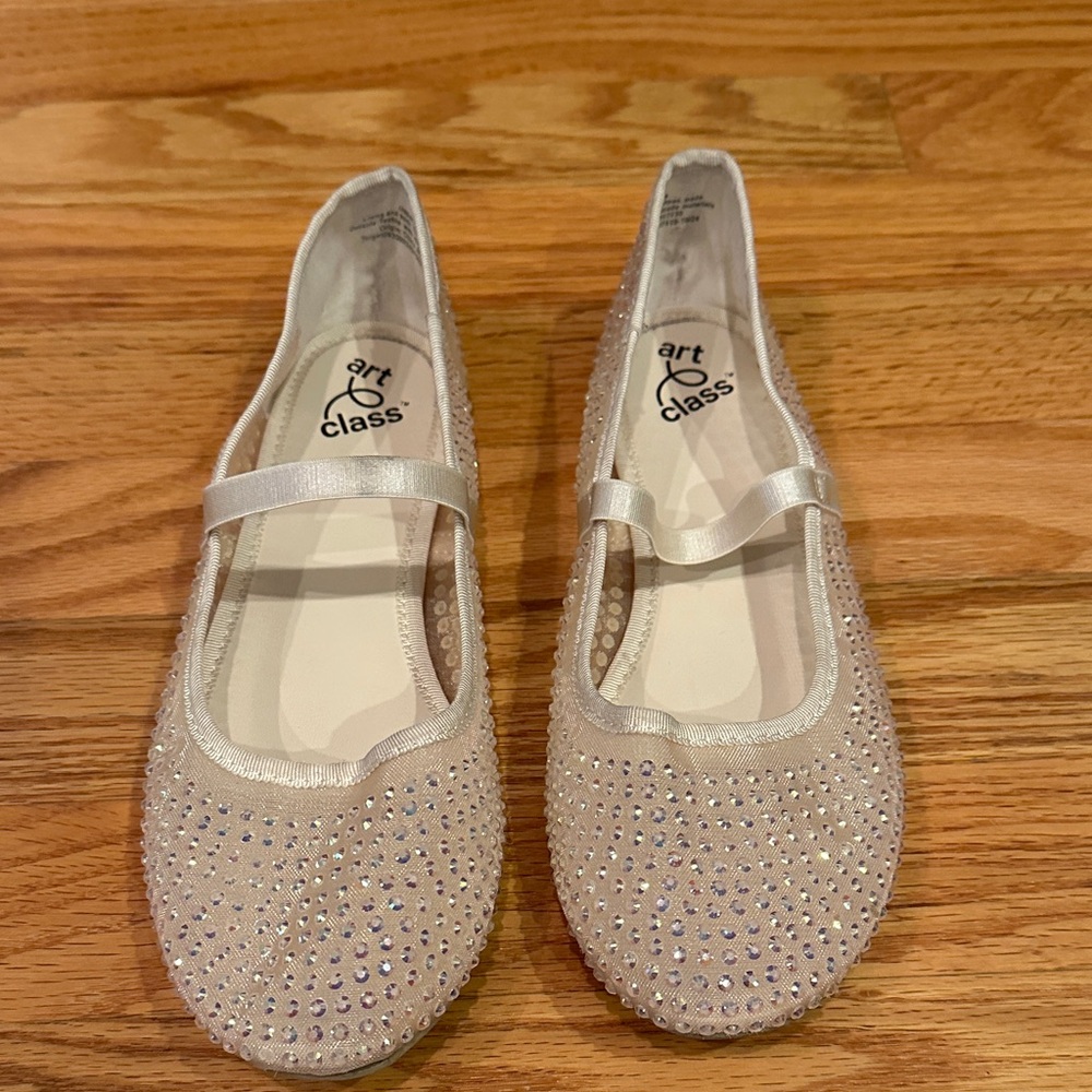 Art Class Kids Sparkly Beige Dress Shoes.  Size 4